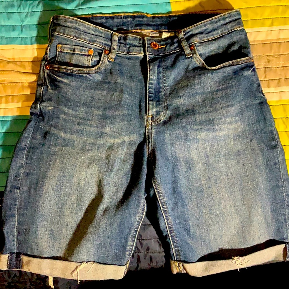 Dark denim shorts, Distressed, Cropped shorts